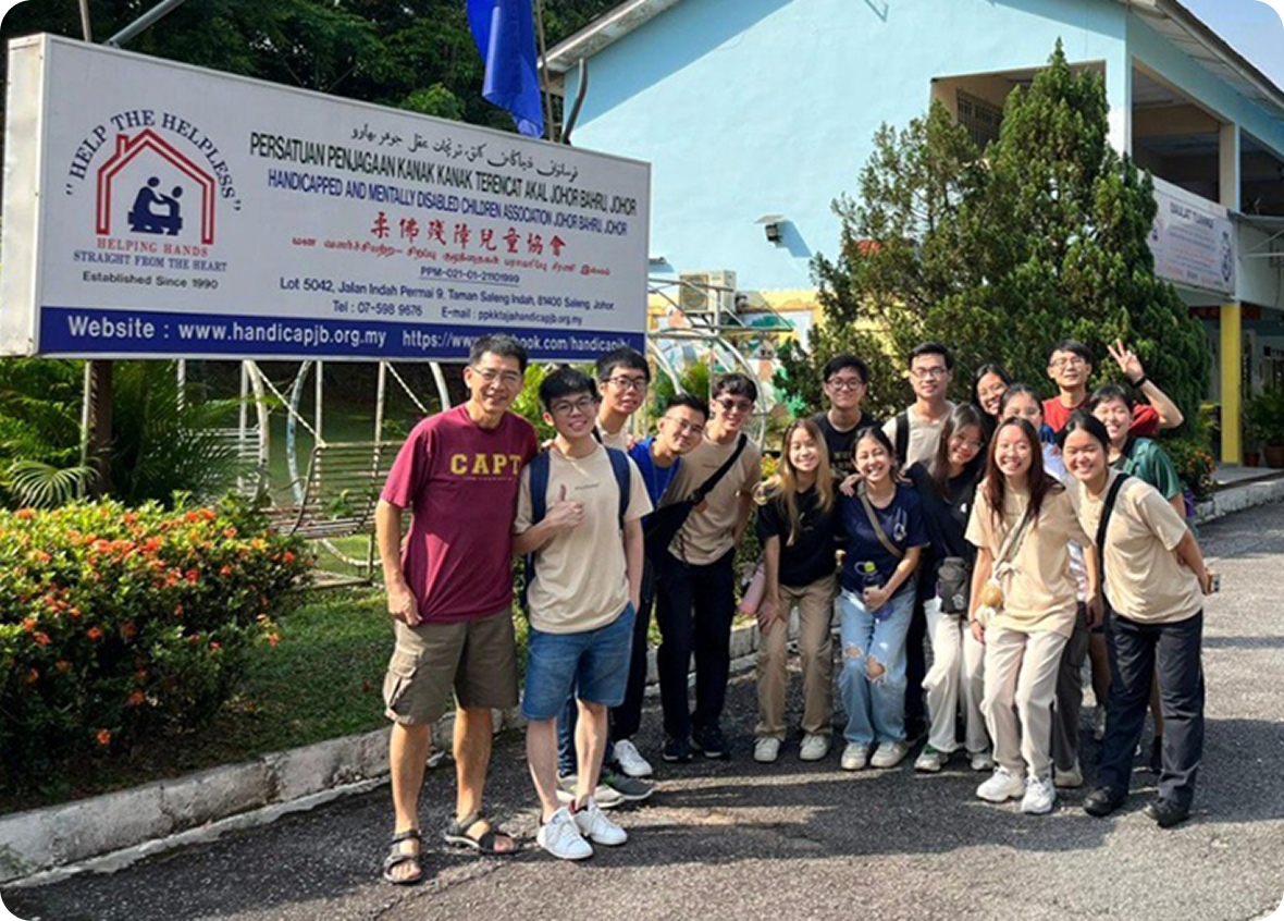 Yong Jie with classmates at field trip