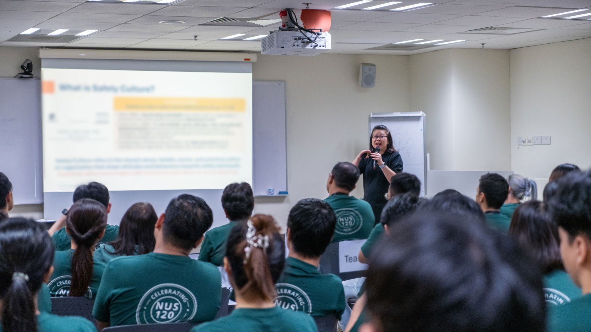 <h6> Dr. Lim Cheh Peng from ORMC giving a talk on safety culture