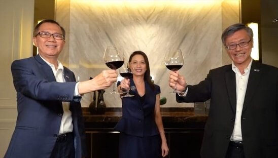 prof-tan-prof-ho-and-ms-jenny-lee-raising-their-glasses