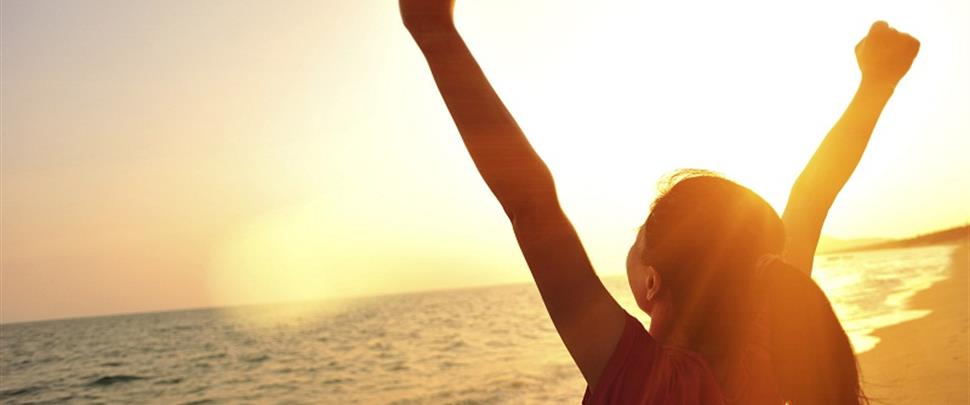 calmbeach_cheeringwoman